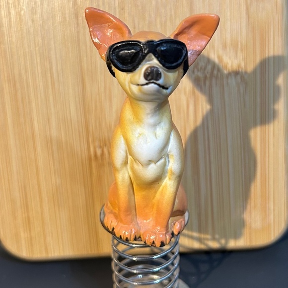 Vintage Taco Bell Chihuahua on metal spring base wobbles when mounted 2 car dash - Picture 1 of 2
